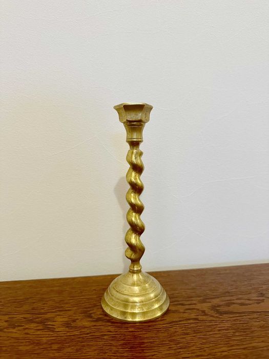 Castiçal torcido em latão - vintage
