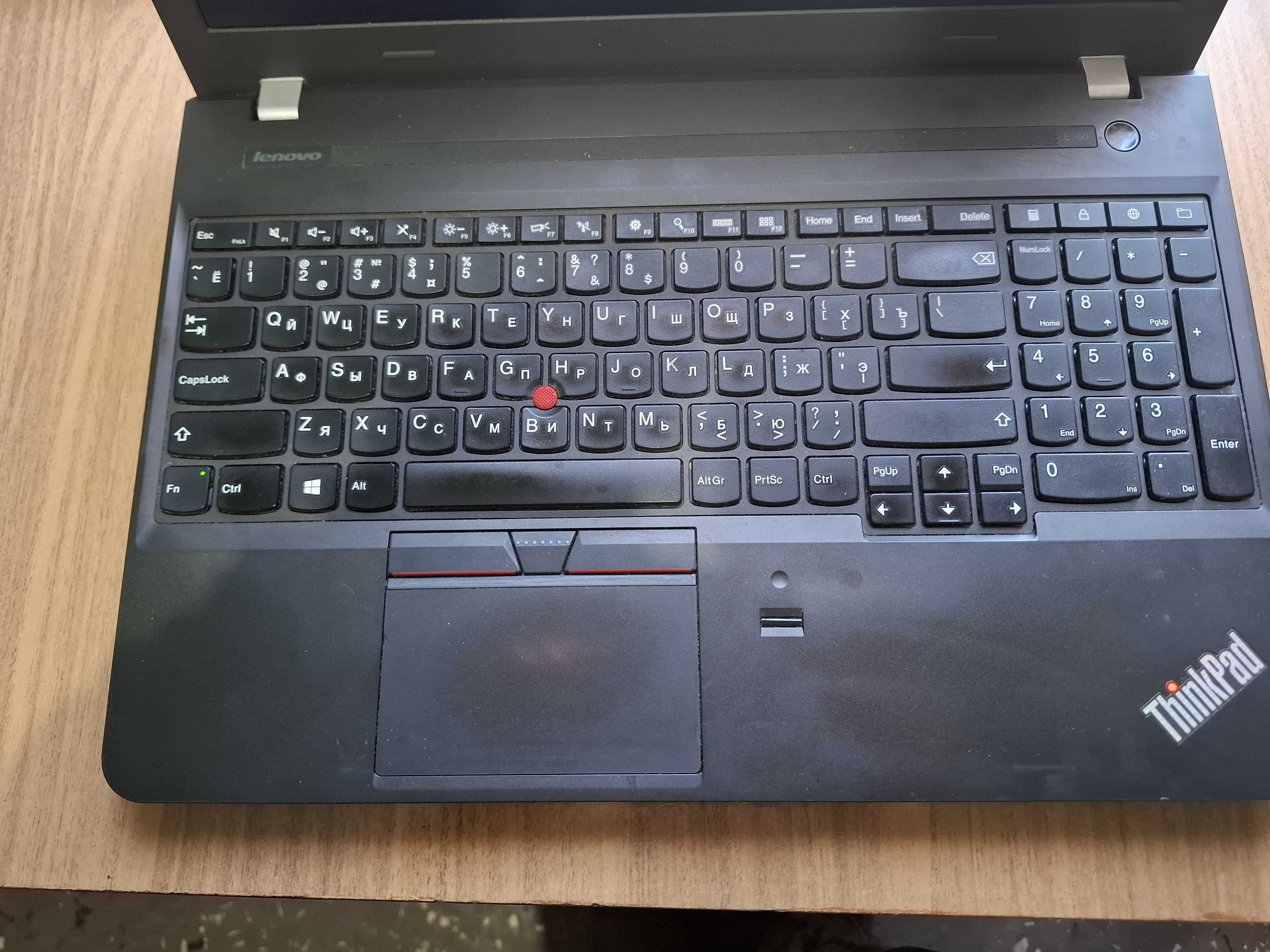 Lenovo ThinkPad E560 12 Gb RAM, Core i5-6200U, M370, 256 SSD, 1 Tb HDD