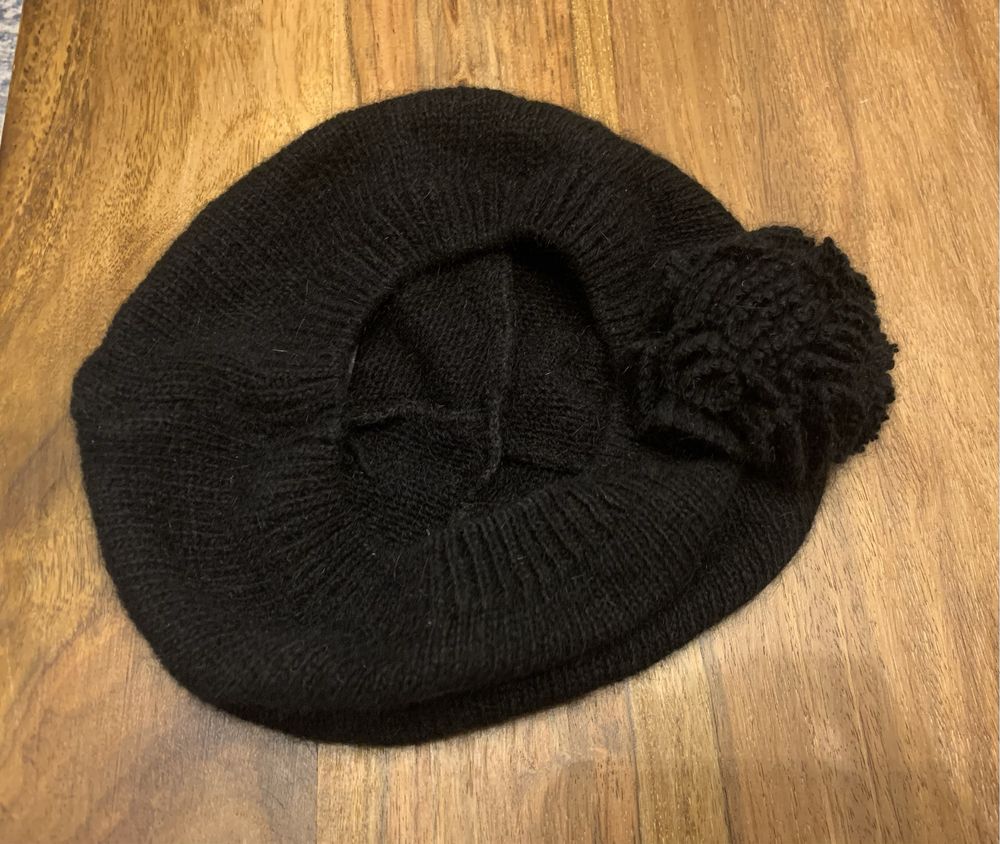 Czarny beret H&M