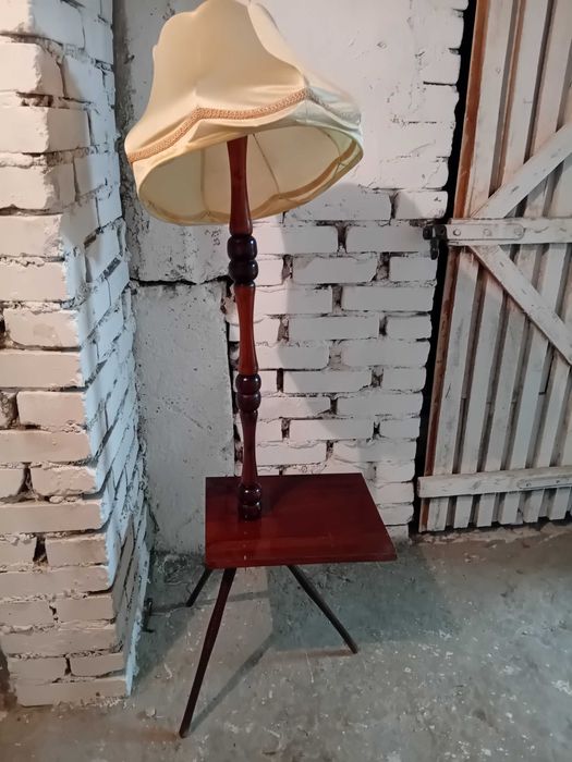 Lampa stojaca ze stolikiem  PRL