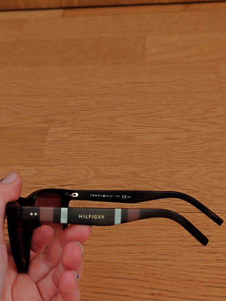 Óculos de sol Hilfiger