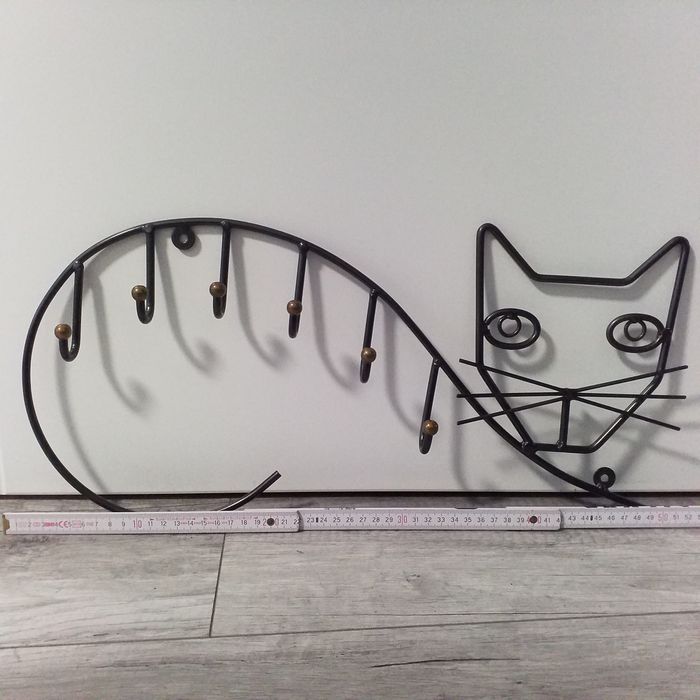 Śliczny metalowy wieszak ścienny