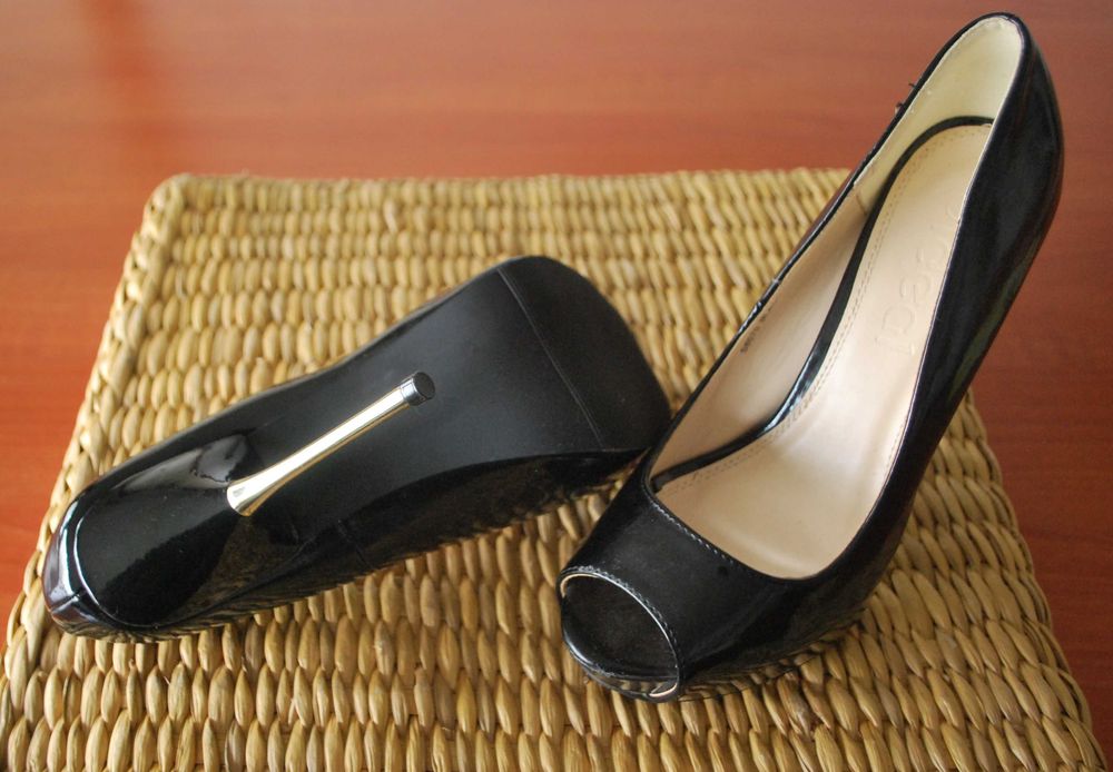 Sapatos Verniz Elegantes e Novos Marca Ideal Shoes Tamanho 40