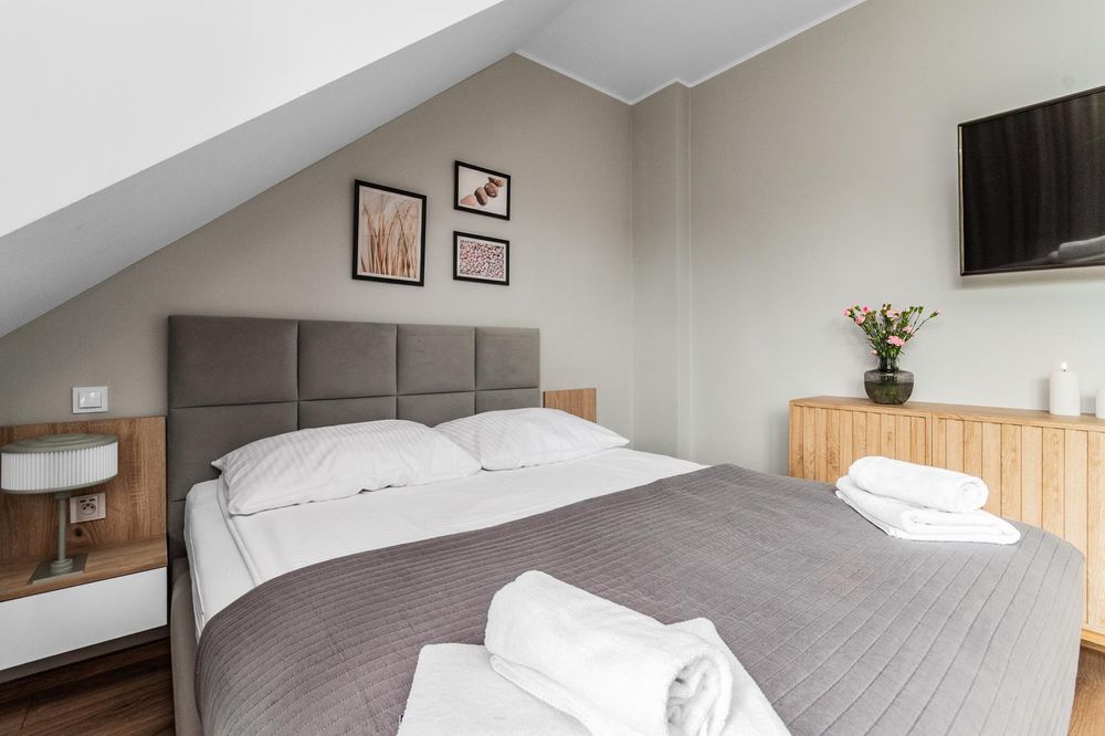 Apartament z tarasem i jaccuzi, wanną i wyjściem na ogród nad morzem w
