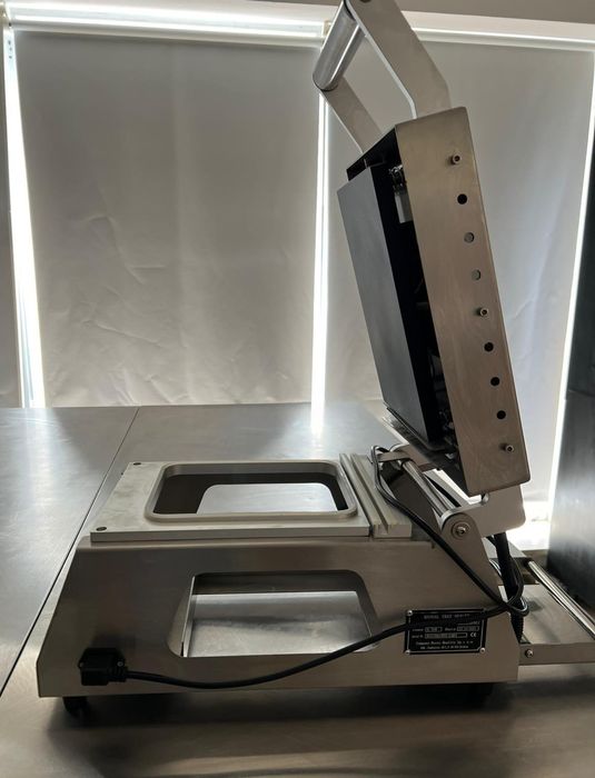 Zgrzewarka do tacek RQDS-1 | 700 W | sterowanie elektroniczne | matryc