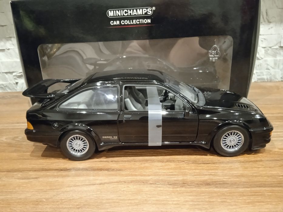 1:18 Minichamps 1988 Ford Sierra RS Cosworth model