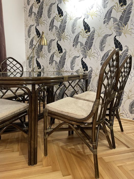 Stół ratanowy i 6 krzeseł