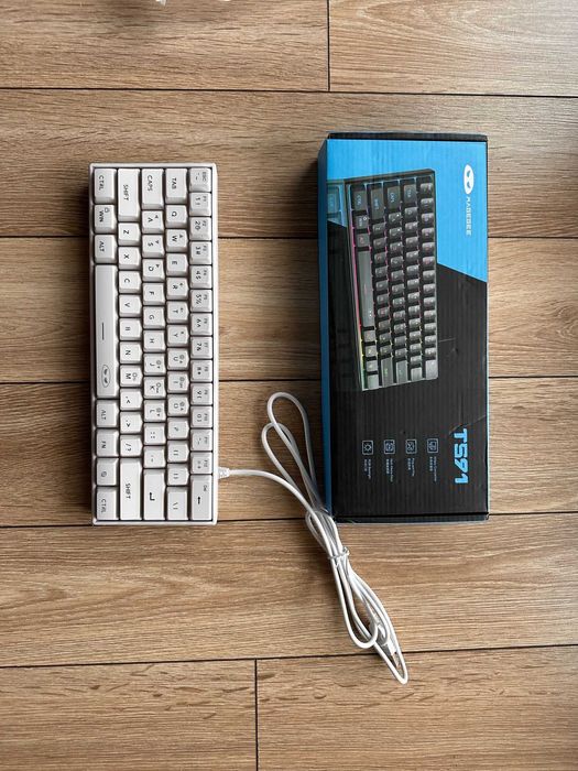 Nowa Biała Klawiatura Gamingowa z Podświetleniem RGB dla graczy!