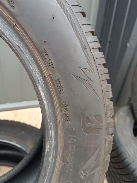 Зимові шини 225/55/17 Bridgestone Bluzzak LM005 2023 пара
