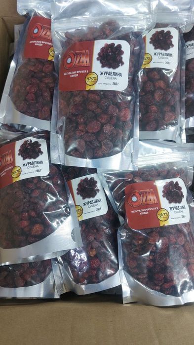 Клюква  в'ялена и сушкна,Вишня,Кизил, Урюк Киви Абрикосова ко