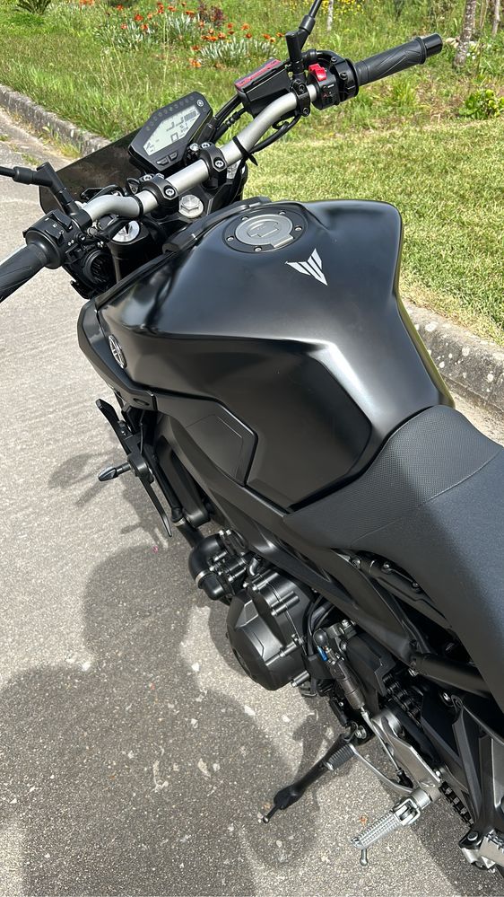 Yamaha mt-09.