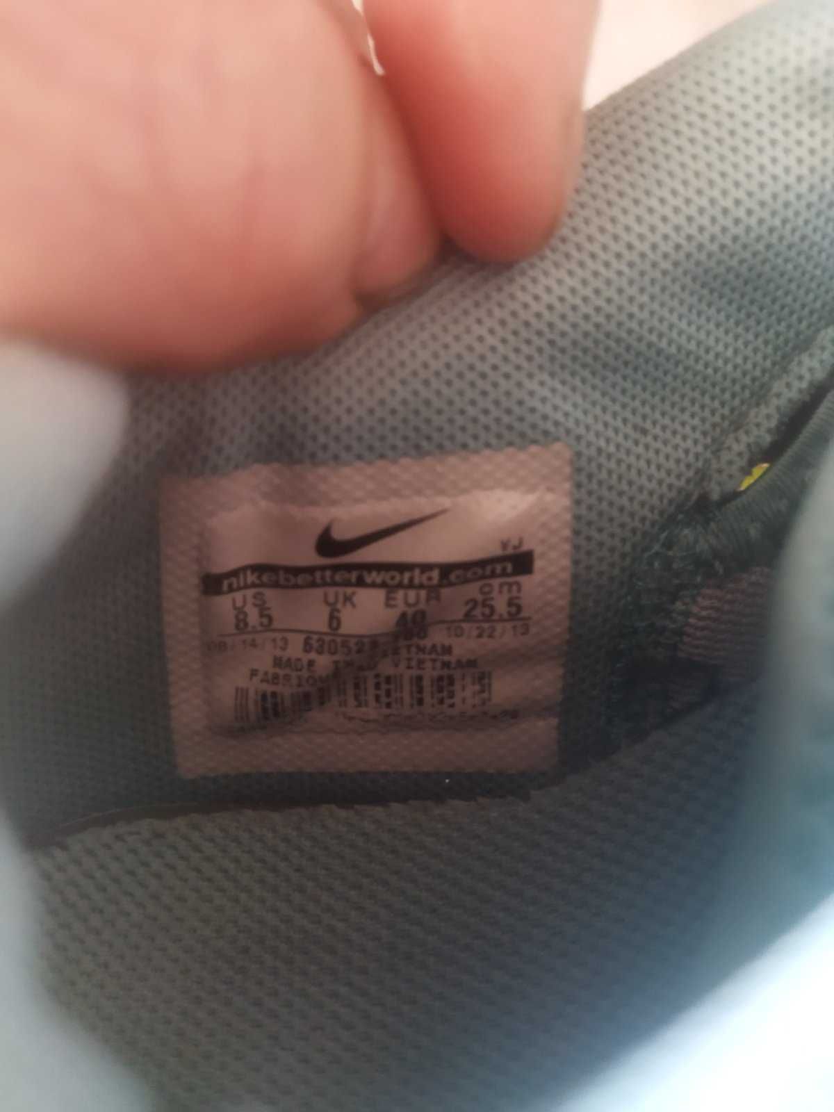 Кросівки Nike 300 грн