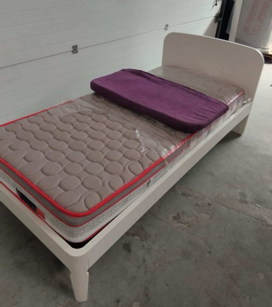 Cama com colchão nova