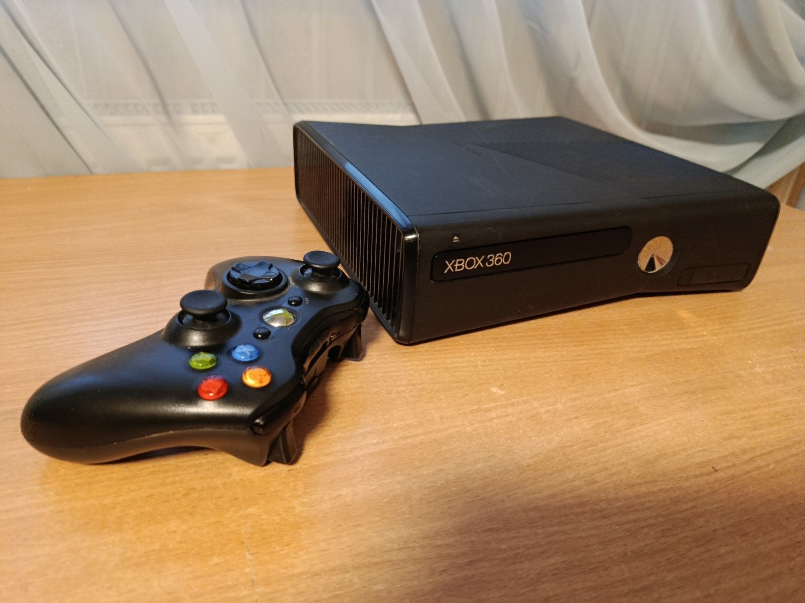 Xbox 360 Slim НЕ ПРОШИТА на 250 гігабайти без ігор!!!