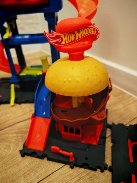 Hot wheels zestaw tunnel twist,burger ,lodziarnia