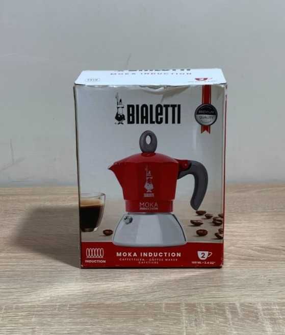 Кавоварка Bialetti Moka Induction Red та спінювач Philips CA6500/10