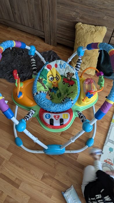skoczek interaktywny dla dzieci baby einstein neighborhood friends