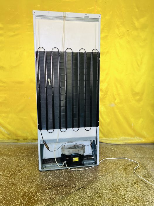 Двухкамерный холодильник Indesit ST145