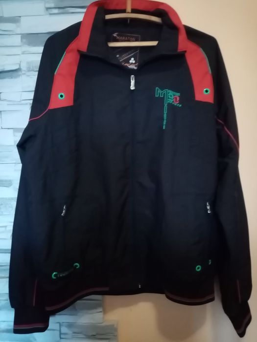 Якісна спортівна кофта.