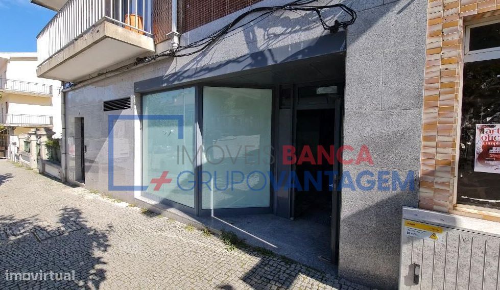 Loja Comercio De Rua - V Pouca De Aguiar