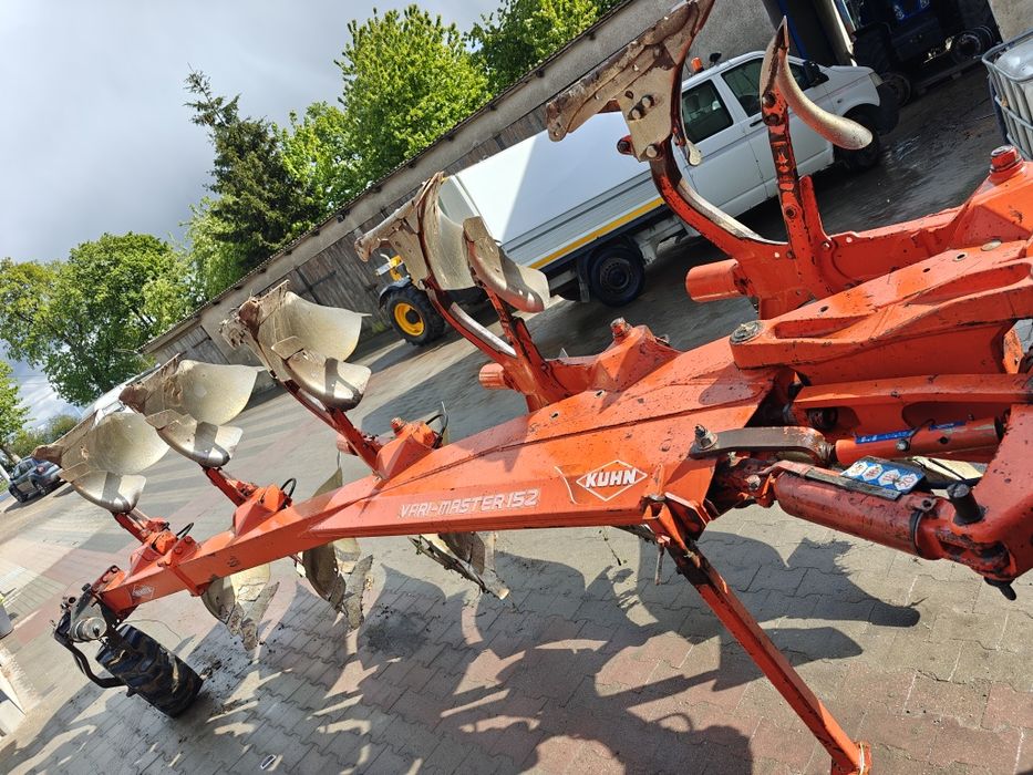 Pług Kuhn Vari-master 152