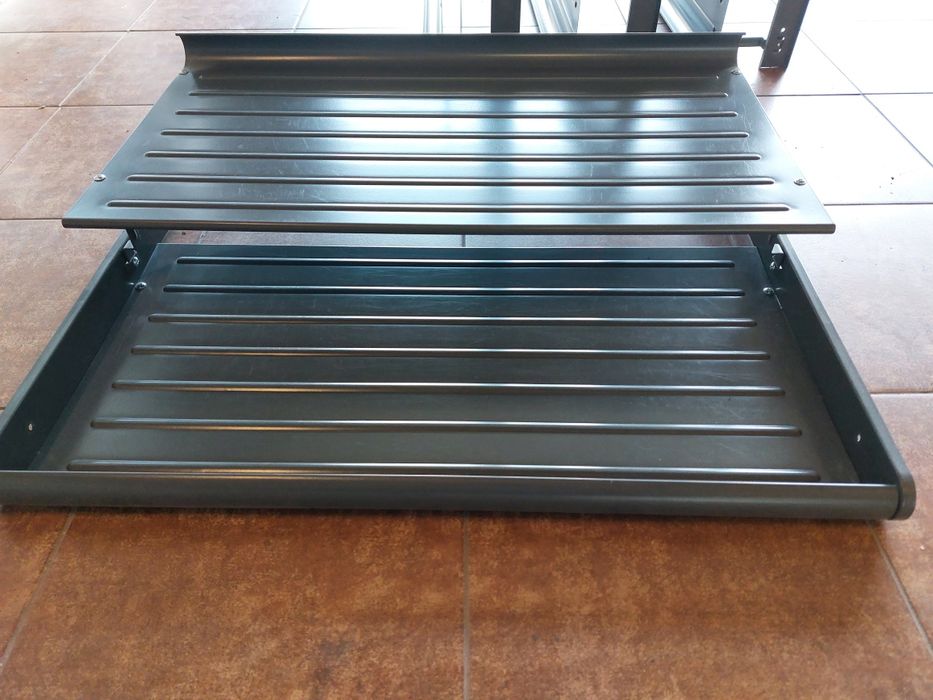 Wysuwane półki na buty do szafy ikea