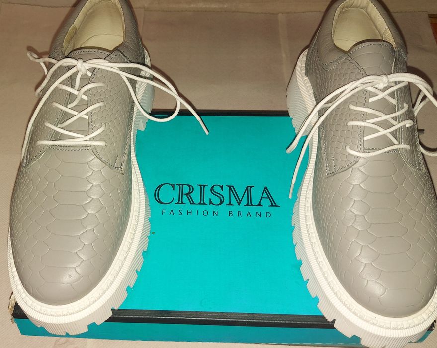 Жіночі брендові макасини