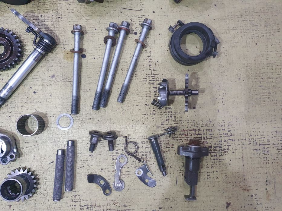 Silnik Suzuki RMZ/KXF 250  części 4T 06r pokrywy króciec mech. kopki
