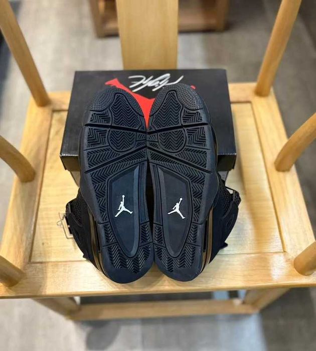 "Buty koszykówki " Jordan_4_Retro_Black_Cat R.39