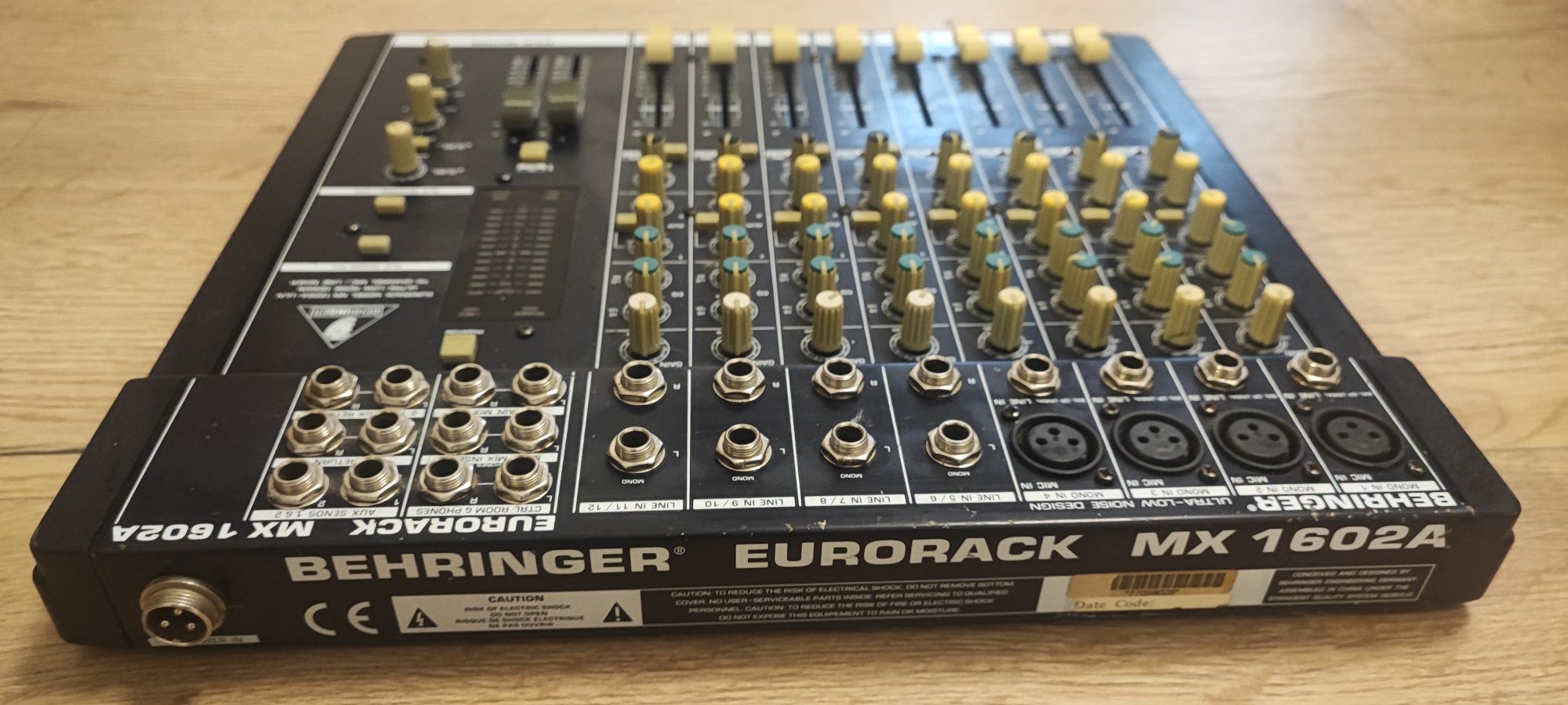 Mixer Behringer 1602A