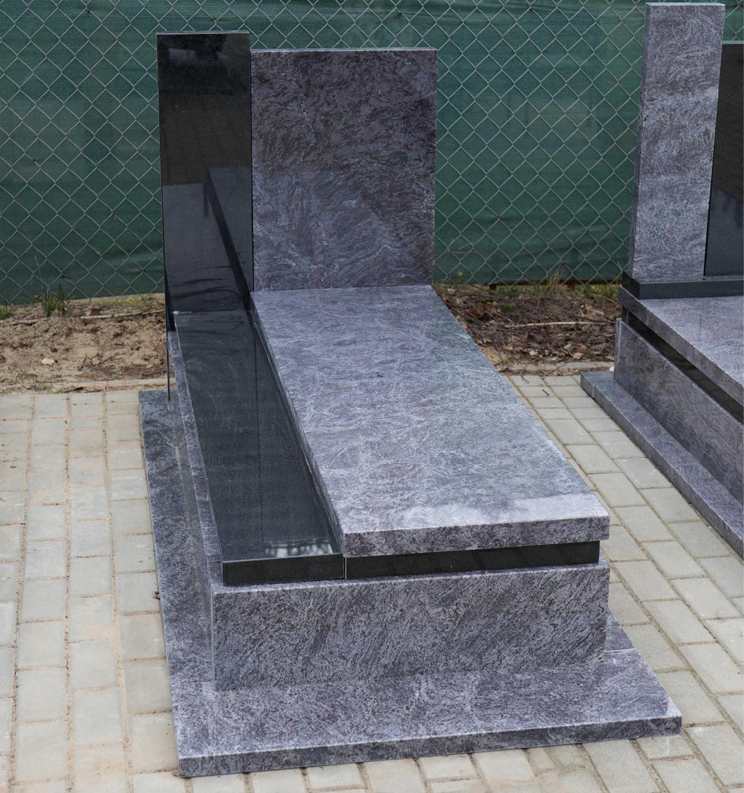 Nagrobki granitowe – sprzedaż, montaż, dodatki