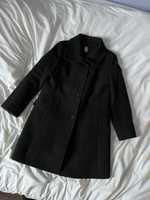 Czarny płaszcz damski elegancki