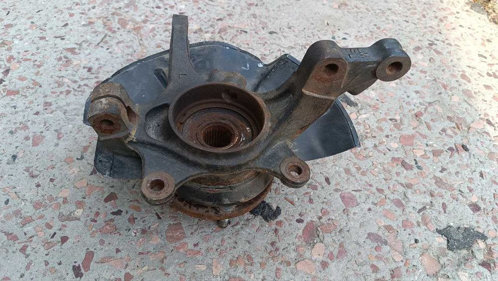 Поворотный кулак Kia Sportage 2010 - 2018 левая и правая