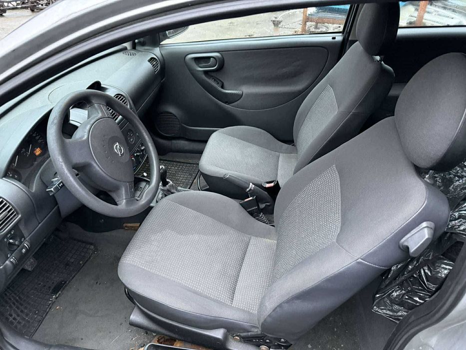 Opel Corsa C na części    maska/zderzak/klapa/fotele/licznik
