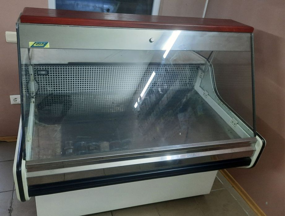 Продам холодильную витрину