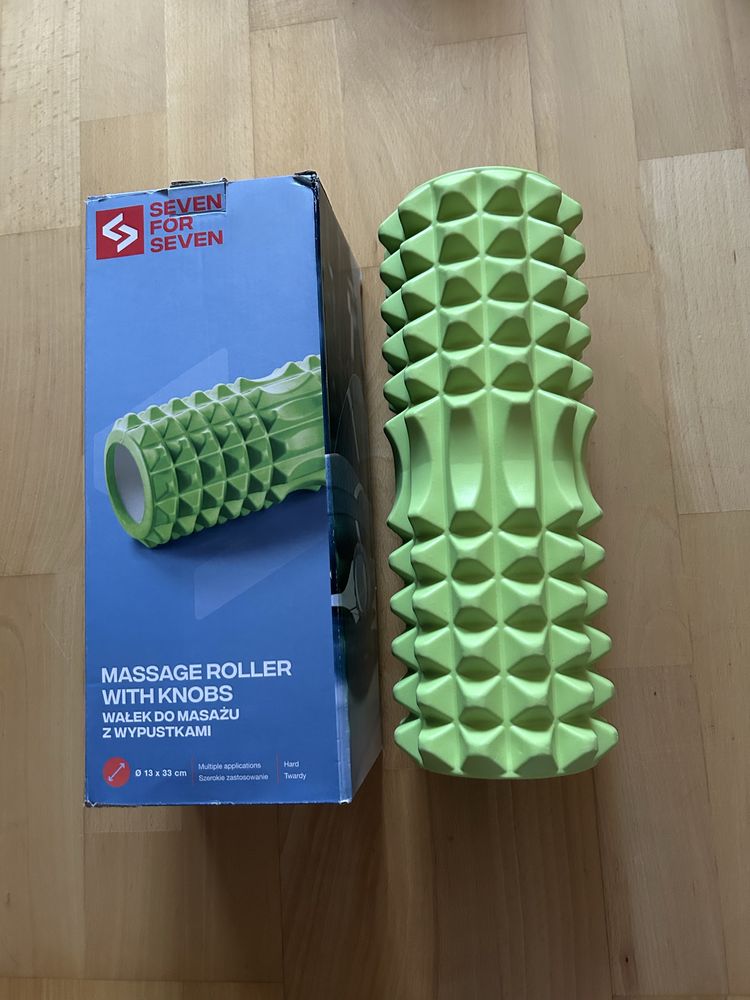 Wałek do masażu z wypustkami o 13*33cm. Nowy