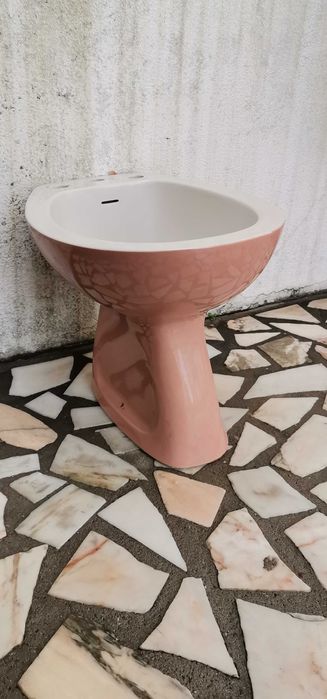 Bidé (Ler a descrição s.f.v.)