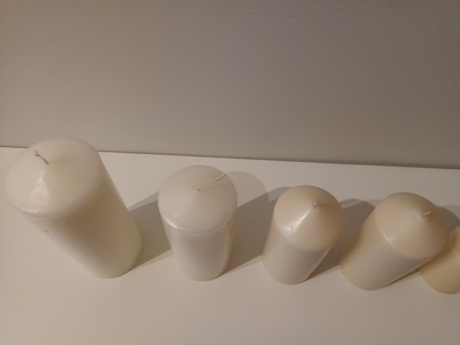 Conjunto de oito velas brancas e creme