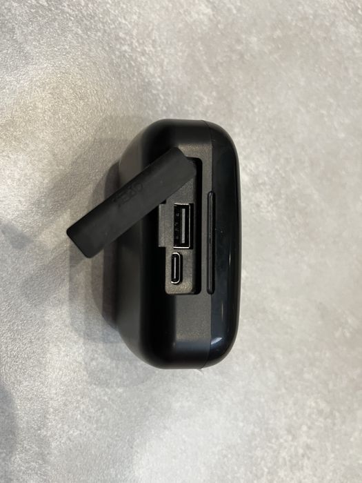 Słuchawki bezprzewodowe bluetooth douszne ze stacją ładującą kolorowe