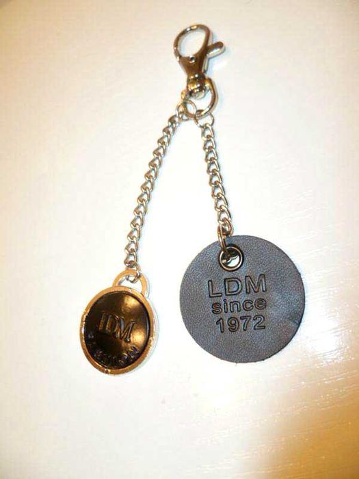 Новый брелок натуральная кожа+металл