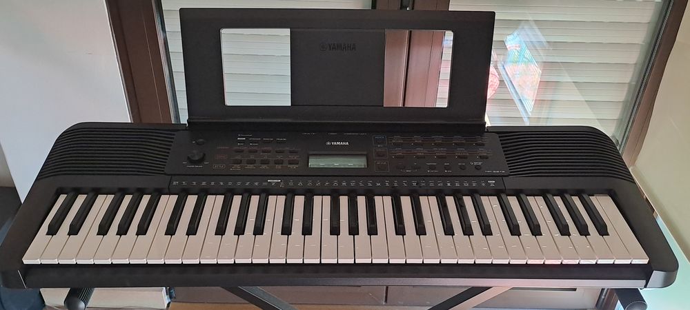 Teclado Yamaha PSR-E273