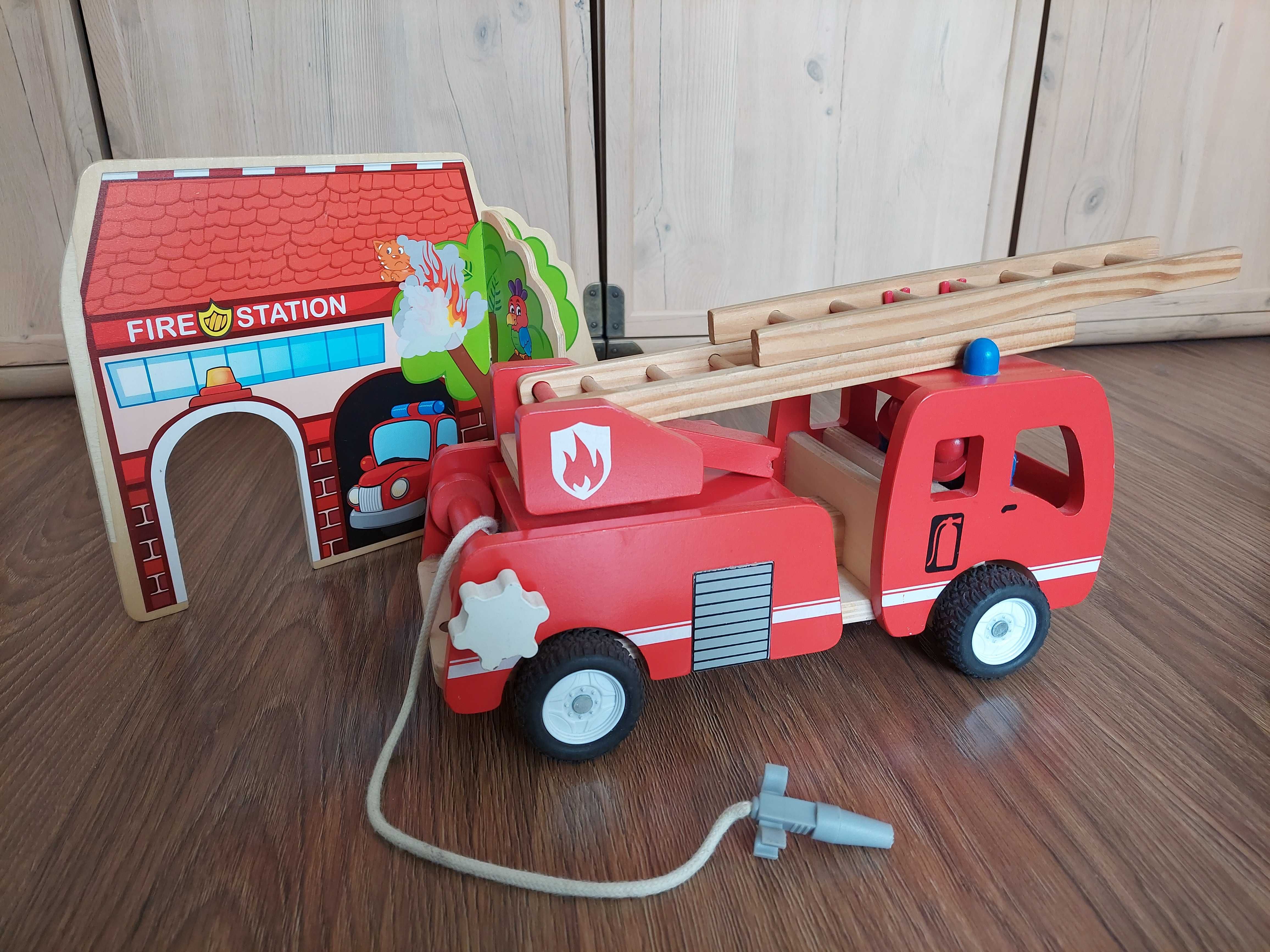 Zestaw zabawek drewnianych dla chłopca, Goki, wóz strażacki