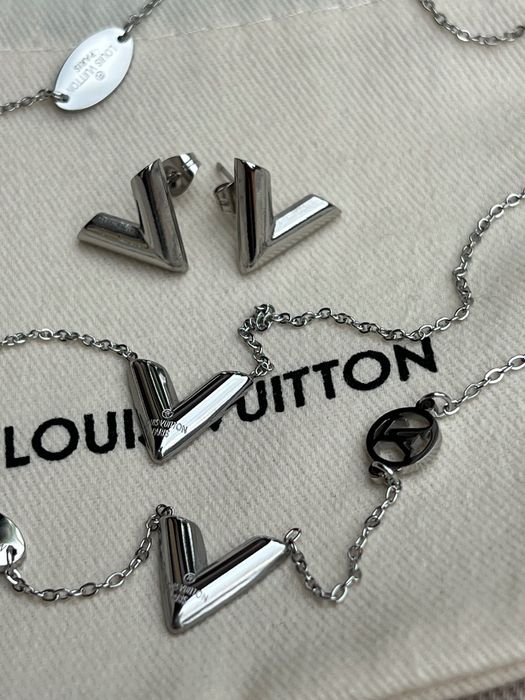 Комплект Louis Vuitton  можна придбати окремо