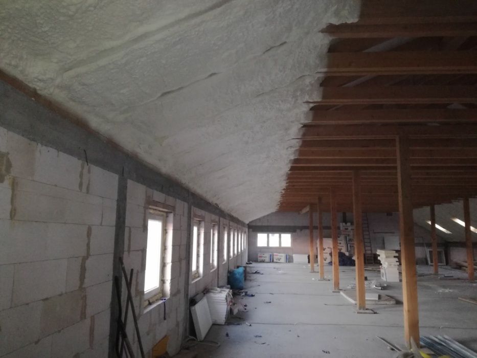 Pianka poliuretanowa, ocieplanie pianka, ocieplanie poddasza pianą PUR