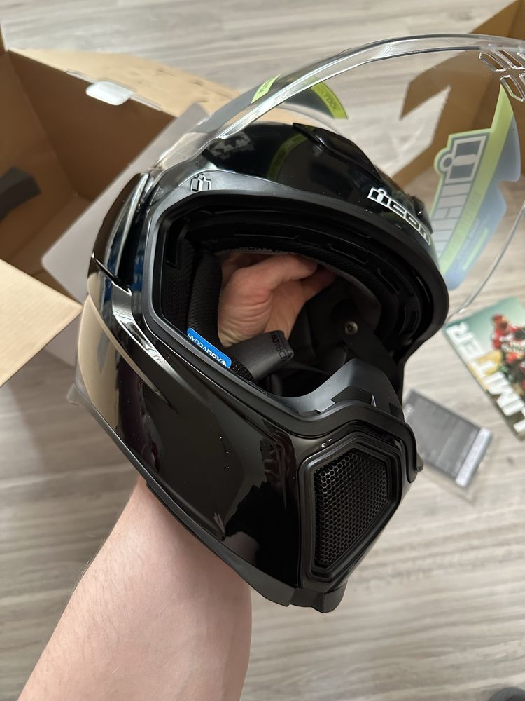 Мотциклетный шлем Icon Airflite Gloss Solids Black Helmet 0101-10856