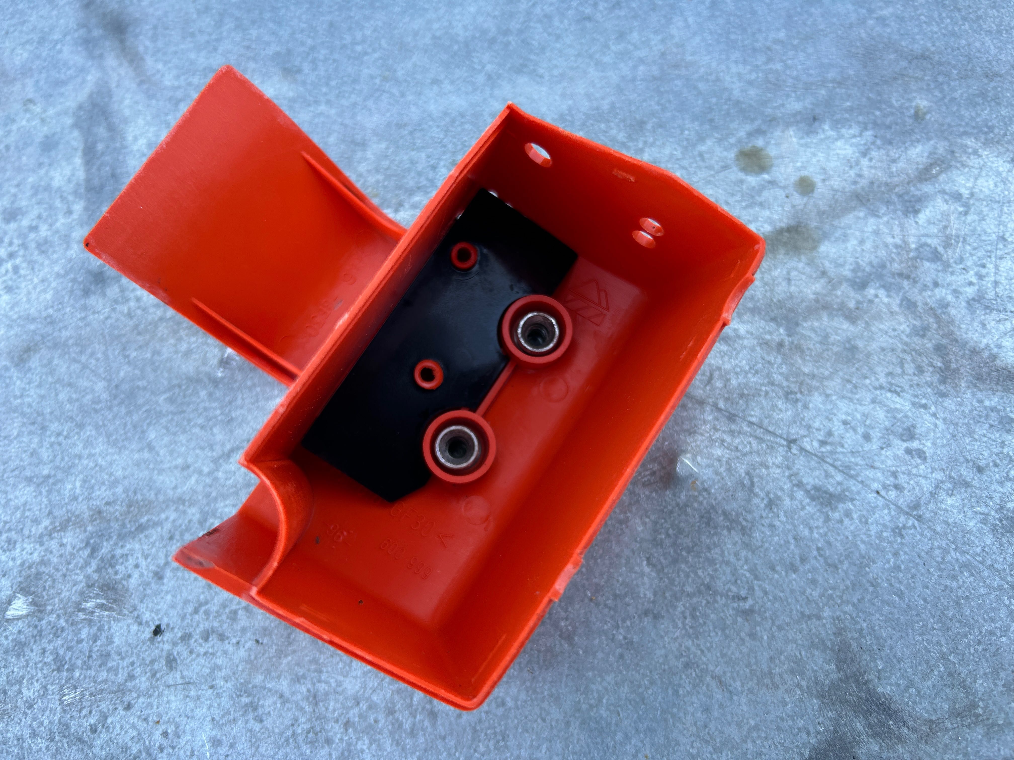 Osłona Pokrywa FILTRA PILARKI DOLMAR PS411 400 MAKITA DCS 341 400 (68)