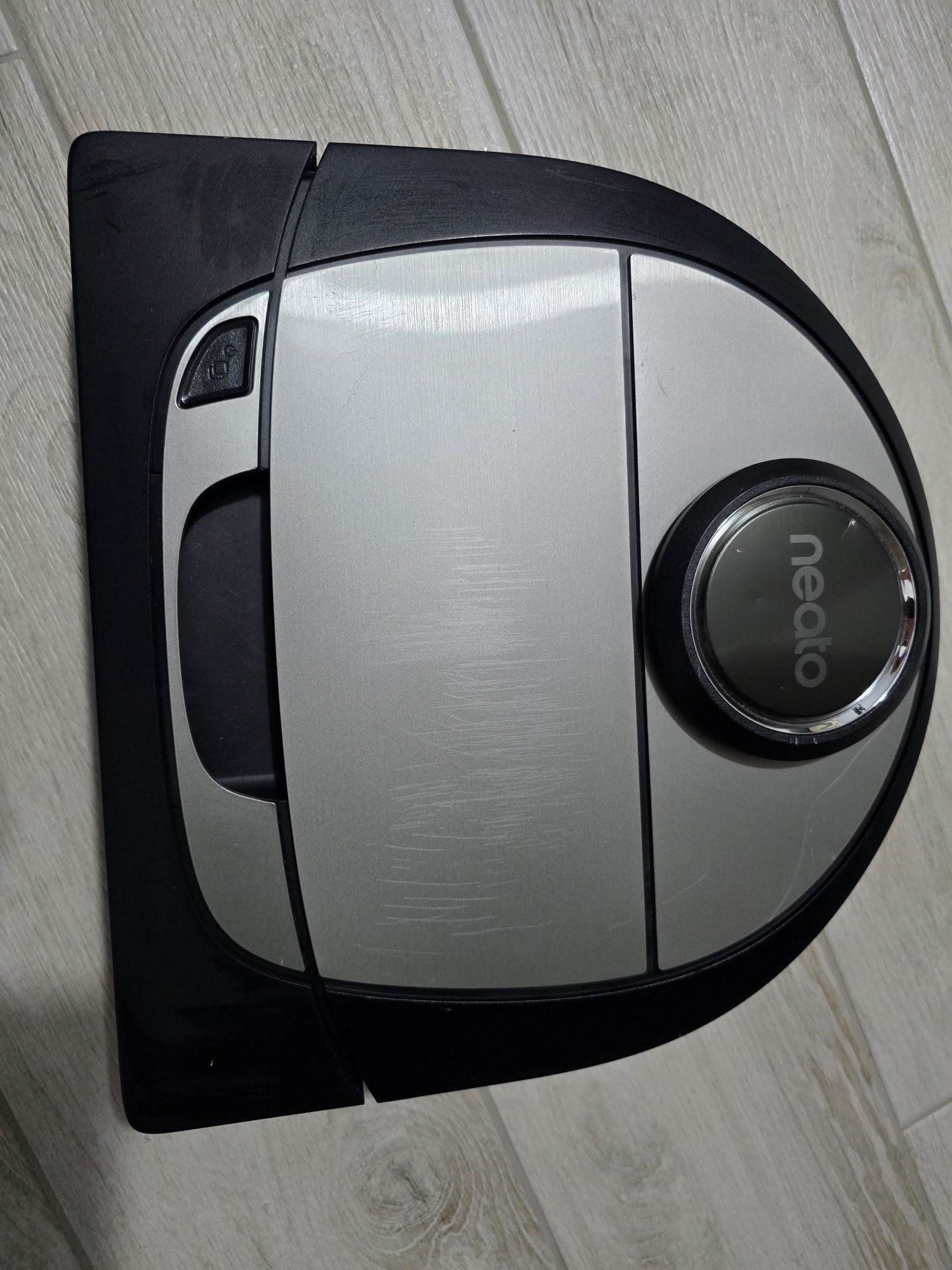 Robot sprzatajacy neato d7