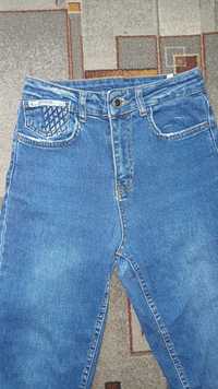 Продам женские джинсы МОМ