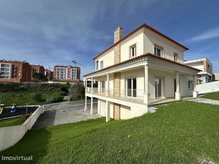 Moradia T4 na Urbanização Quinta dos Condados