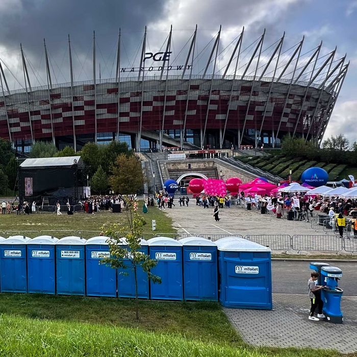 Toaleta przenośna wynajem toalety toalet kabina wc na budowę imprezę